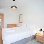 Liiiving In - Modern Design - Kids Friendly *