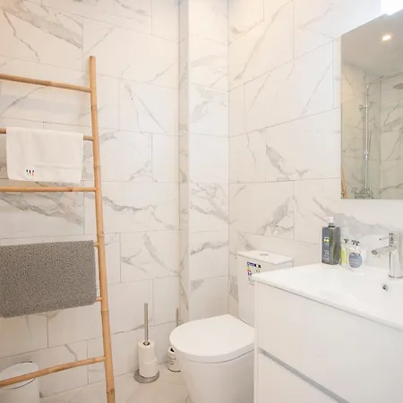 Liiiving In - Modern Design - Kids Friendly Apartment *