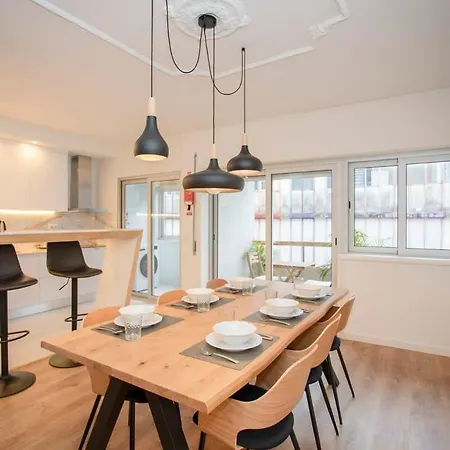 Liiiving In - Modern Design - Kids Friendly 아파트 *