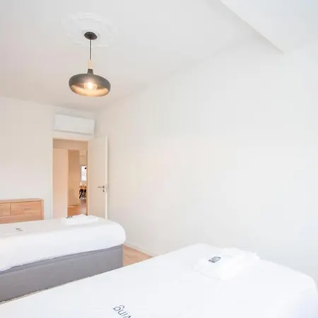 Liiiving In - Modern Design - Kids Friendly *