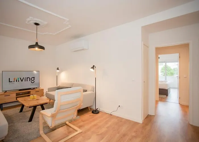 Liiiving In - Modern Design - Kids Friendly * פורטו