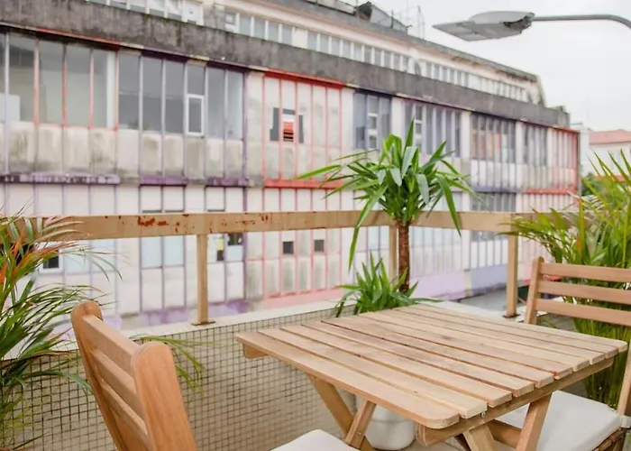 Apartment Liiiving In - Modern Design - Kids Friendly *