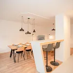Liiiving In - Modern Design - Kids Friendly *