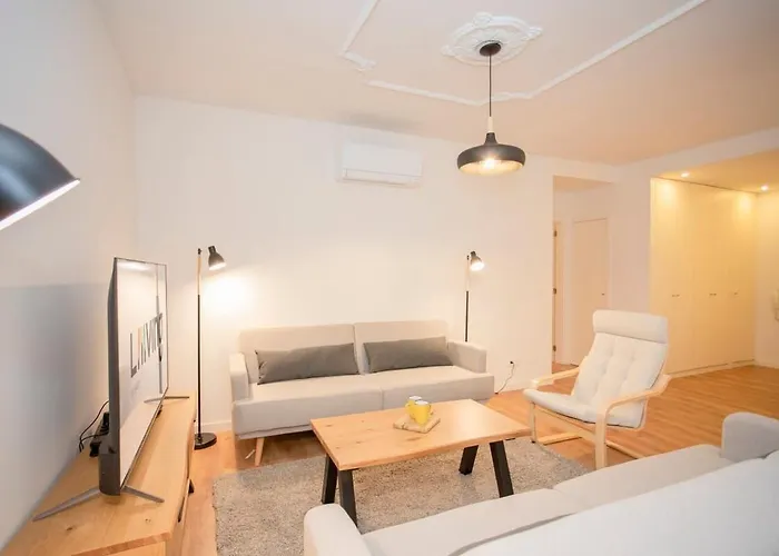 Liiiving In - Modern Design - Kids Friendly *