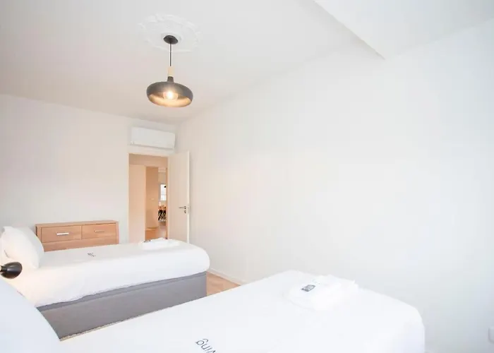 Liiiving In - Modern Design - Kids Friendly *