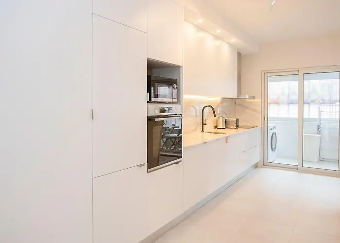 Liiiving In - Modern Design - Kids Friendly Apartment *