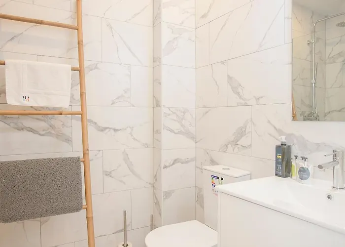 Liiiving In - Modern Design - Kids Friendly Apartment *