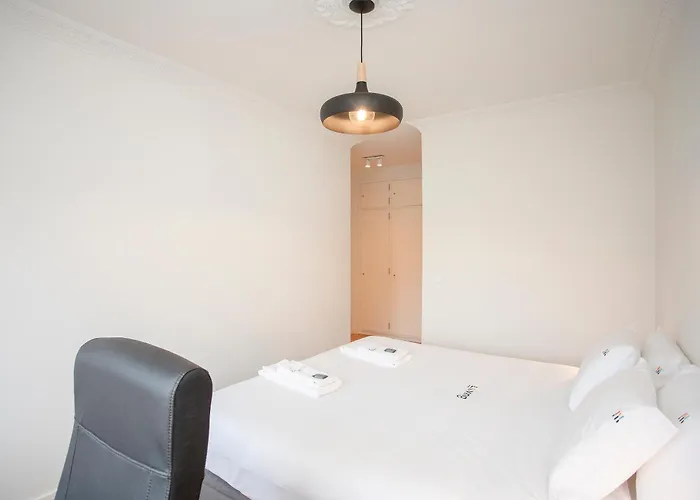 Liiiving In - Modern Design - Kids Friendly *